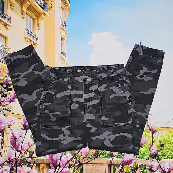 Wit & Wisdom Pants - Wit & Wisdom Black and Gray Camo Straight-Leg Pants Size 6